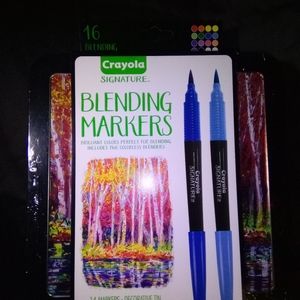 NWT Set of 16 Crayola Blending Markers